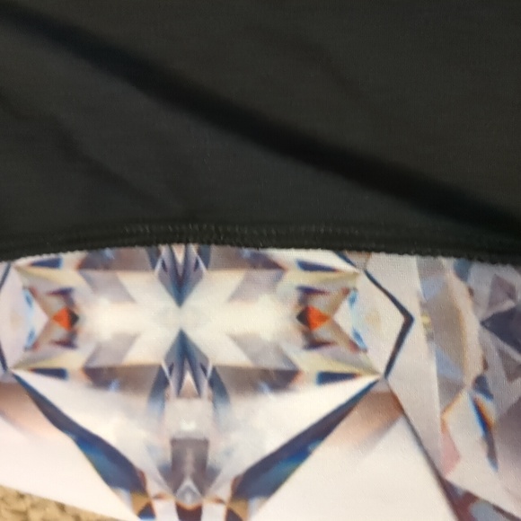 Lularoe Jordan workout leggings Size L - Picture 3 of 6